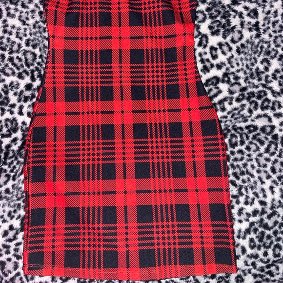 SMALL RED & BLACK DRESS - Picture 2 of 2